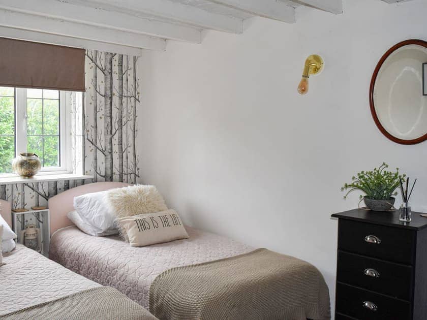 Twin bedroom | April Cottage, Staveley-in-Cartmel, near Windermere