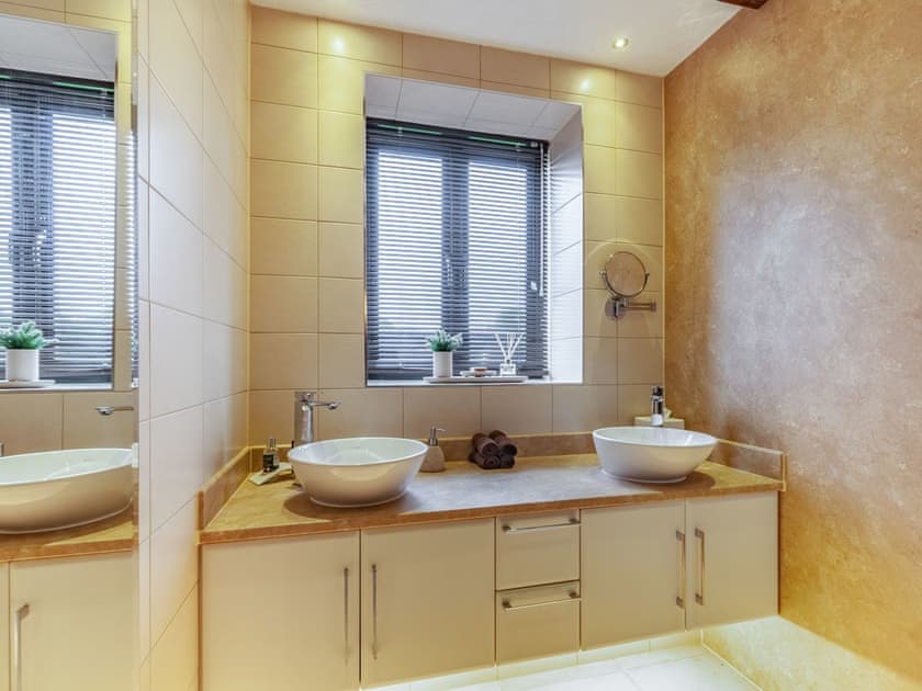 Shower room | Flint Barn, Faversham
