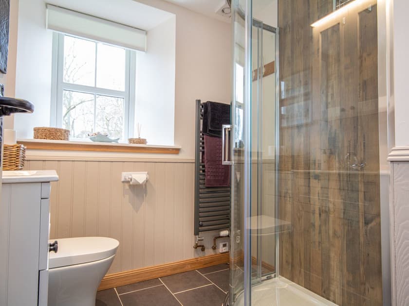 Shower room | Honeysuckle Cottage - Culmaily Farm, Golspie