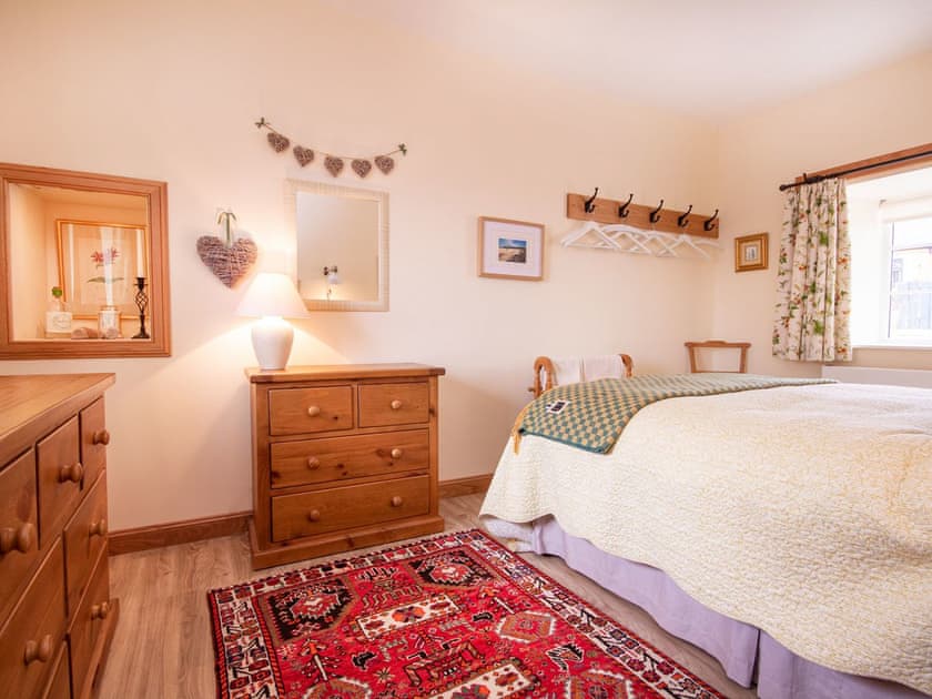 Double bedroom | White Cottage - Culmaily Farm, Golspie