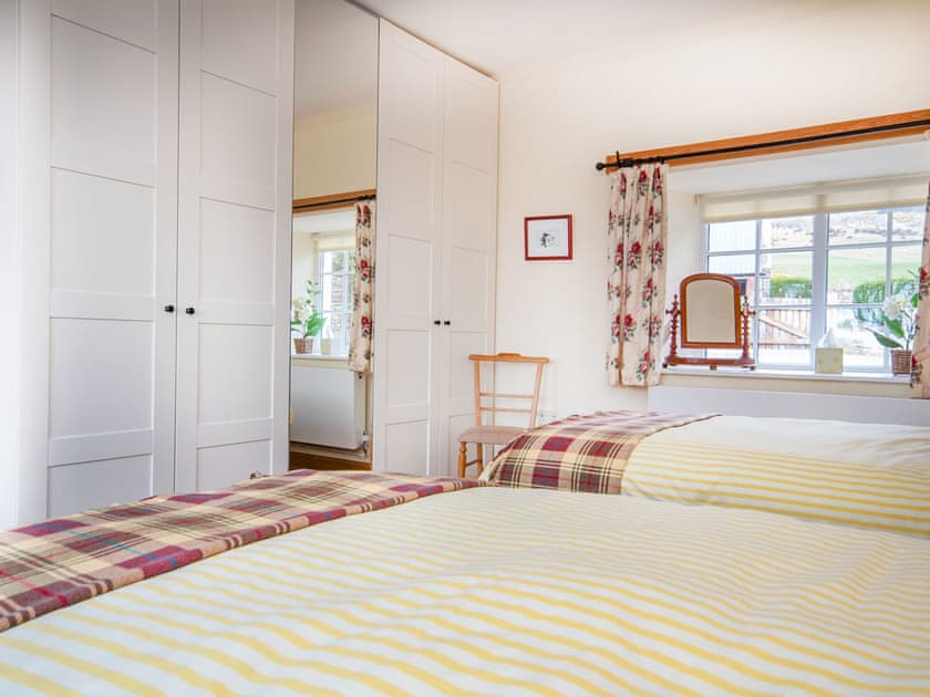 Twin bedroom | White Cottage - Culmaily Farm, Golspie