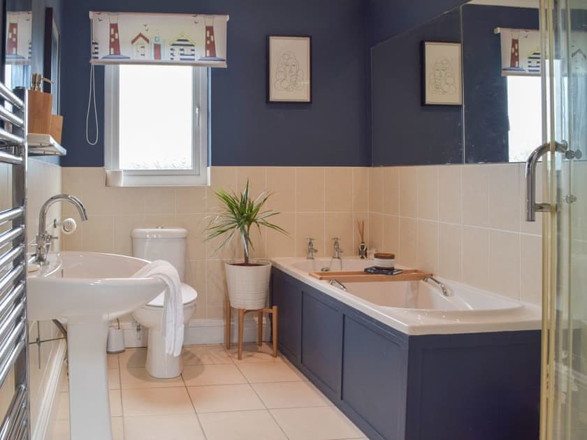 Bathroom | Maes-Y-Wawr, Letterston