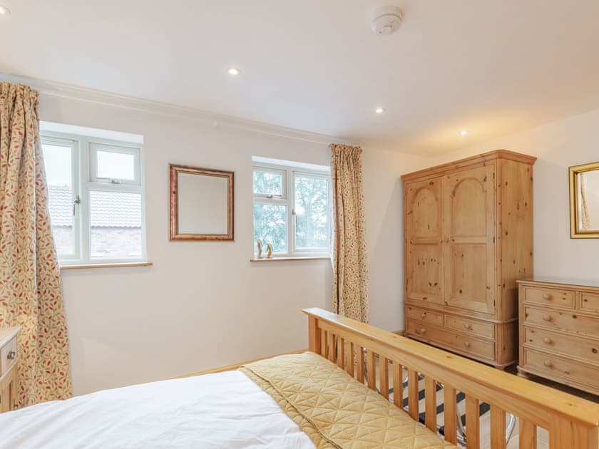 Double bedroom | The Groom’s Quarters - Panton House Farm, Wragby