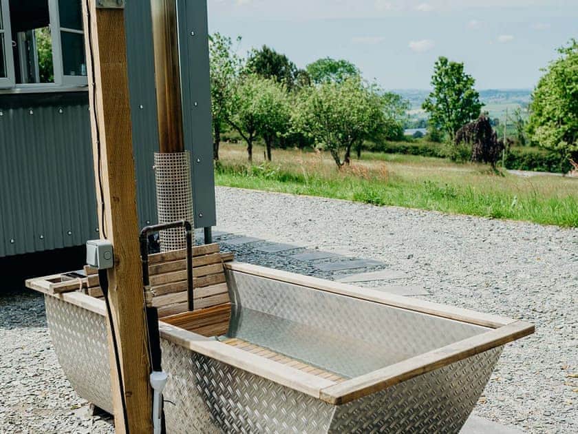 Hot tub | Mimi’s Meadow - Kernow Retreats, Milton Abbot, near Tavistock