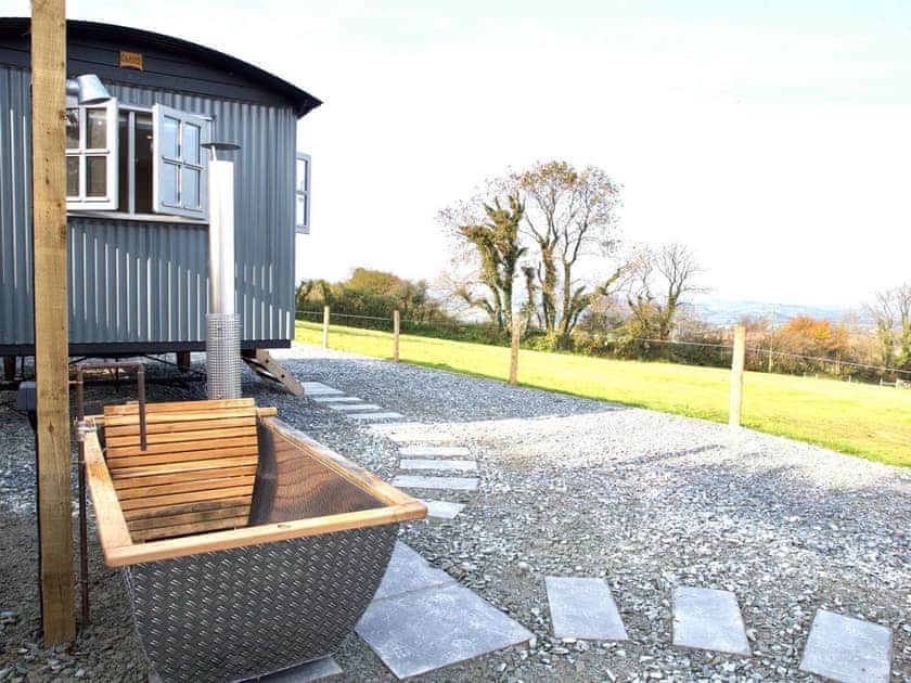 Hot tub | Phoebe’s Folly - Kernow Retreats, Milton Abbot, near Tavistock