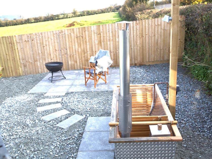 Hot tub | Phoebe’s Folly - Kernow Retreats, Milton Abbot, near Tavistock