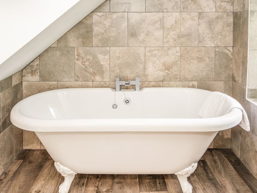 Double bedroom | 3 Mount Pleasant - River View Cottages, Looe