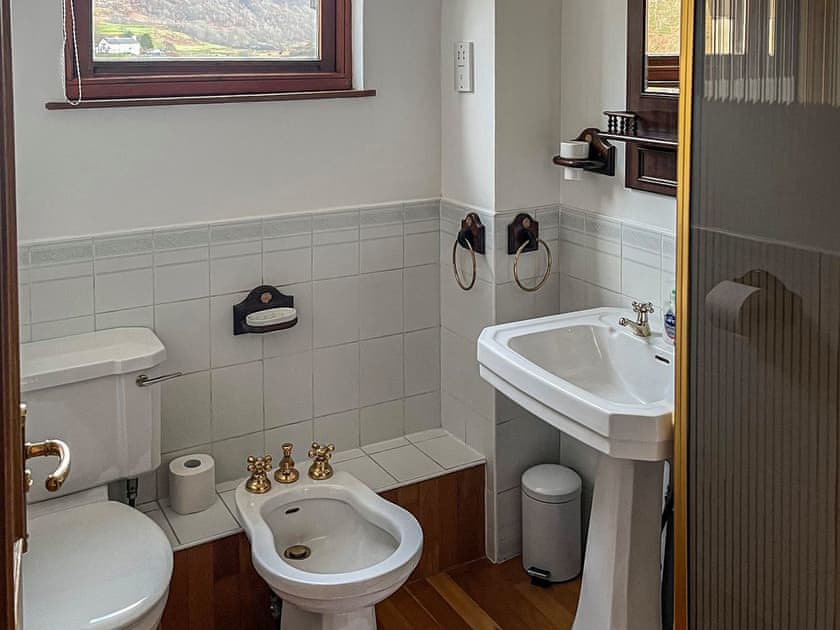 Shower room | Innish - Innish Holidays, Clachan Seil