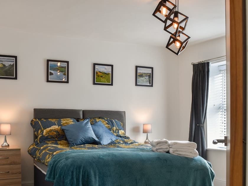 Second bedroom with zip-link bed | Derwent Apartment, Glossop