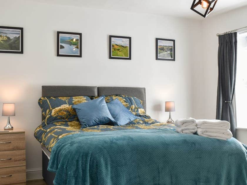 Second bedroom with zip-link bed | Derwent Apartment, Glossop