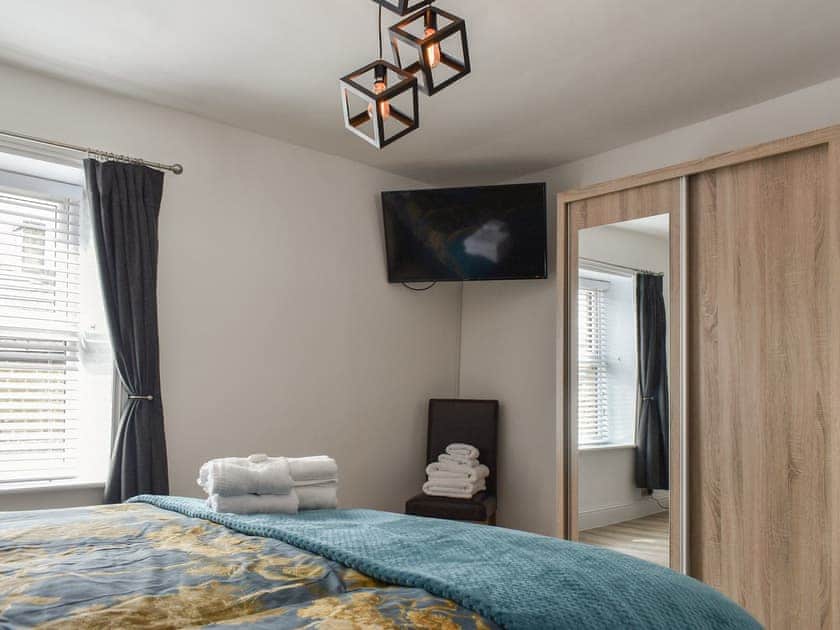 Second bedroom with zip-link bed | Derwent Apartment, Glossop