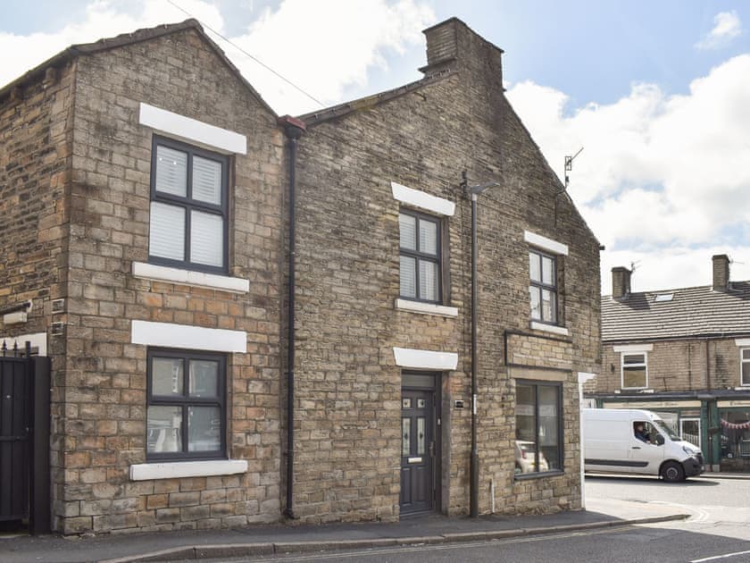 Exterior | Derwent Apartment, Glossop