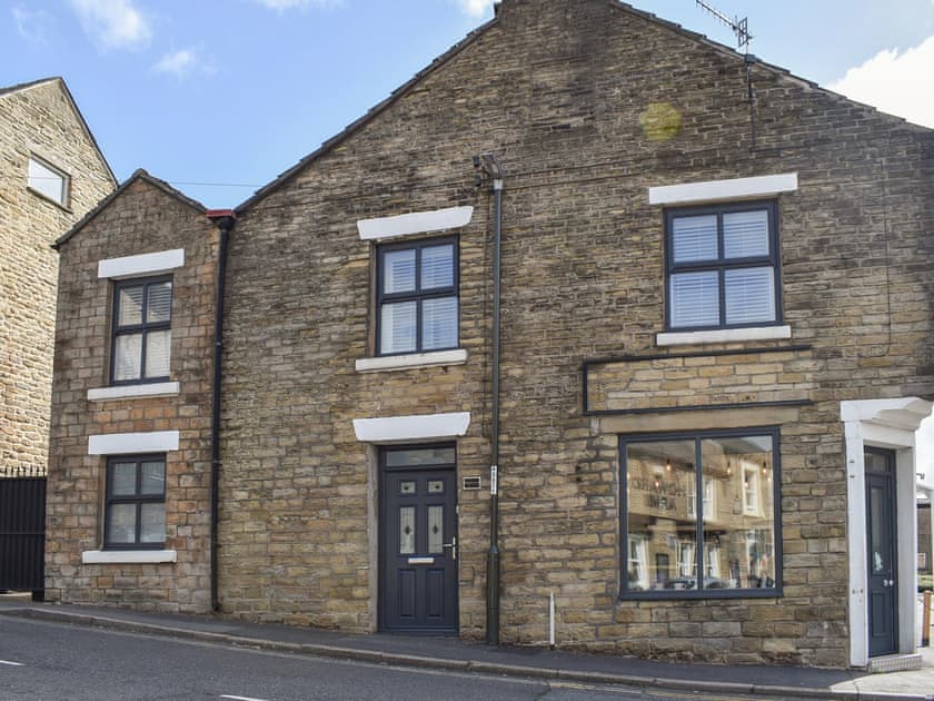 Exterior | Derwent Apartment, Glossop