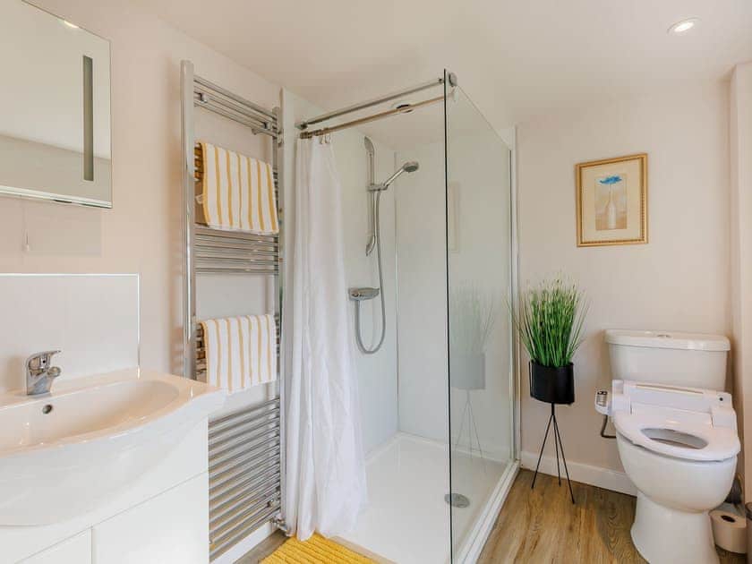 Shower room | Wheelhouse Cottage, Ocle Pychard