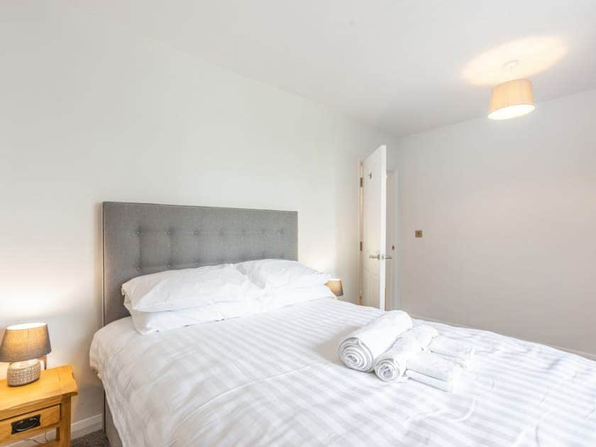 Double bedroom | Avon Lock Cottage - Avon Lock Cottages, Tewkesbury