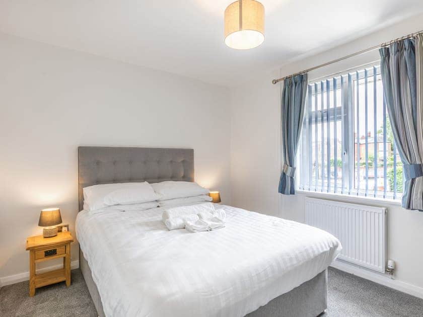 Double bedroom | Avon Lock Cottage - Avon Lock Cottages, Tewkesbury