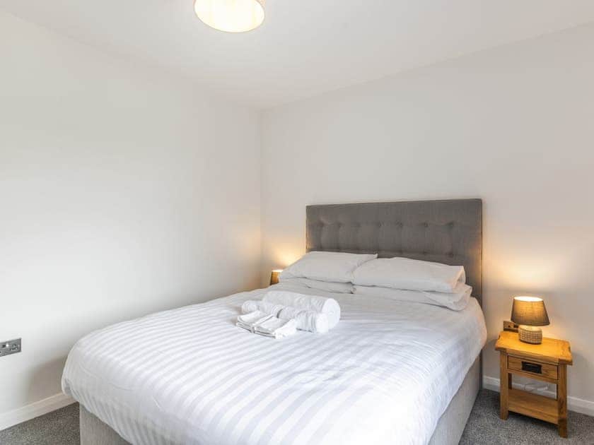 Double bedroom | Avon Lock Cottage - Avon Lock Cottages, Tewkesbury