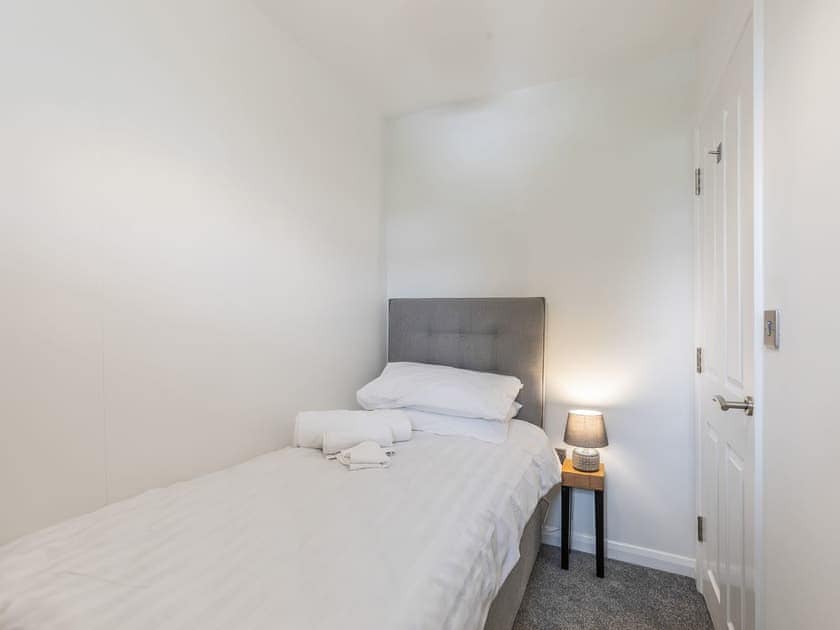 Single bedroom | Avon Lock Cottage - Avon Lock Cottages, Tewkesbury