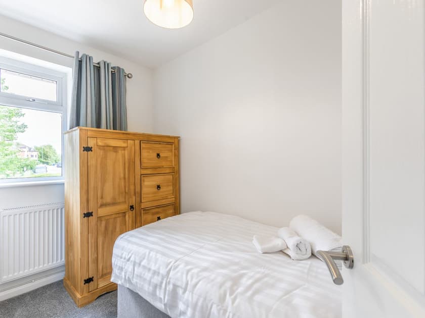 Single bedroom | Avon Lock Cottage - Avon Lock Cottages, Tewkesbury