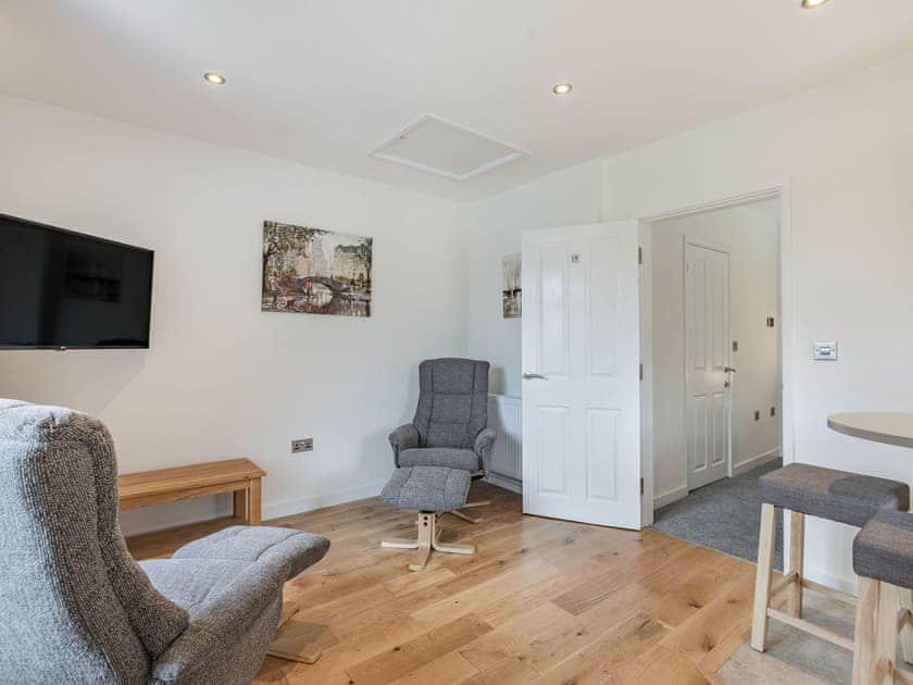 Open plan living space | Studio - Avon Lock Cottages, Tewkesbury