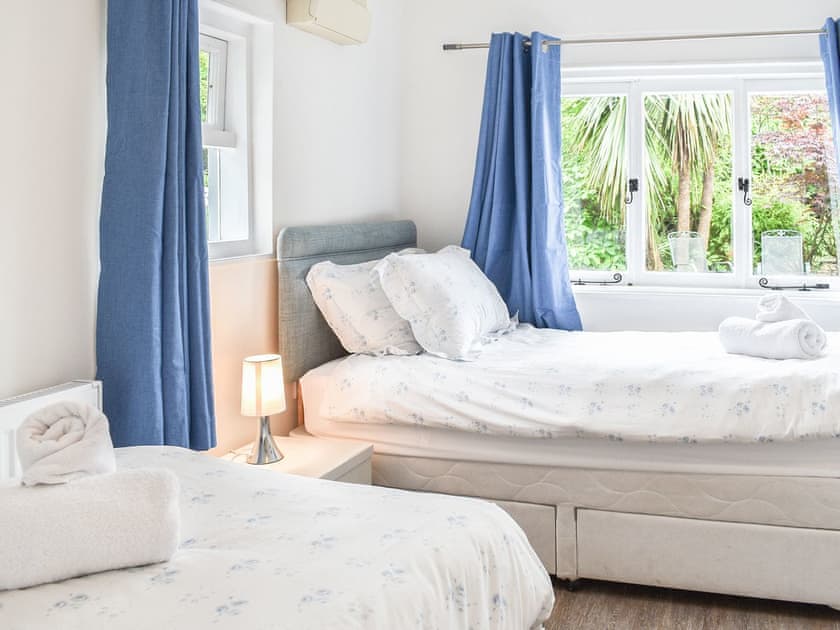 Twin bedroom | Borranside, Ambleside