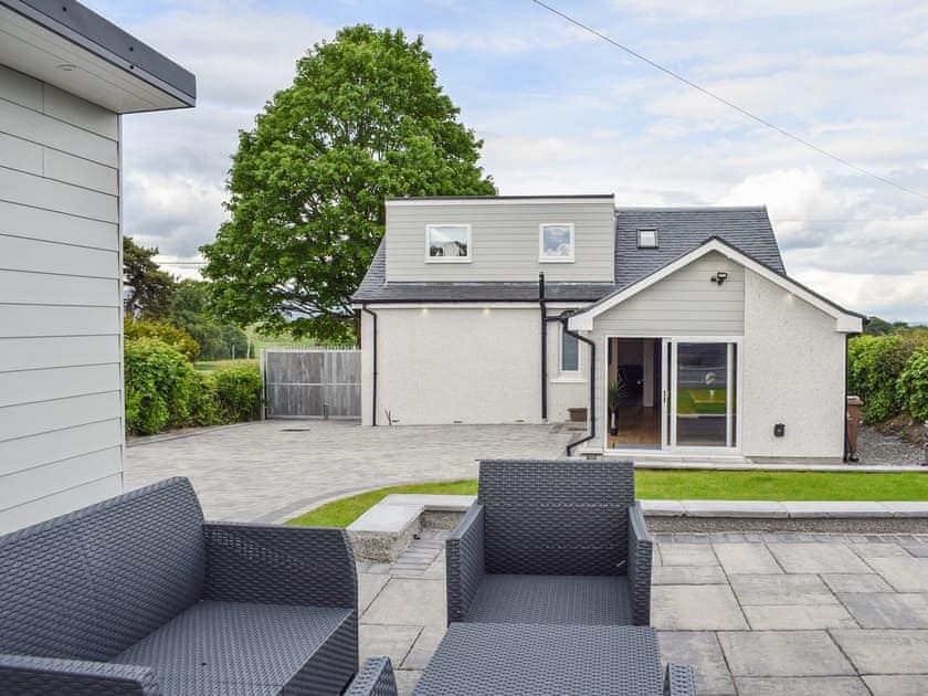 Outdoor area | The Wee White Cottage, Stirling