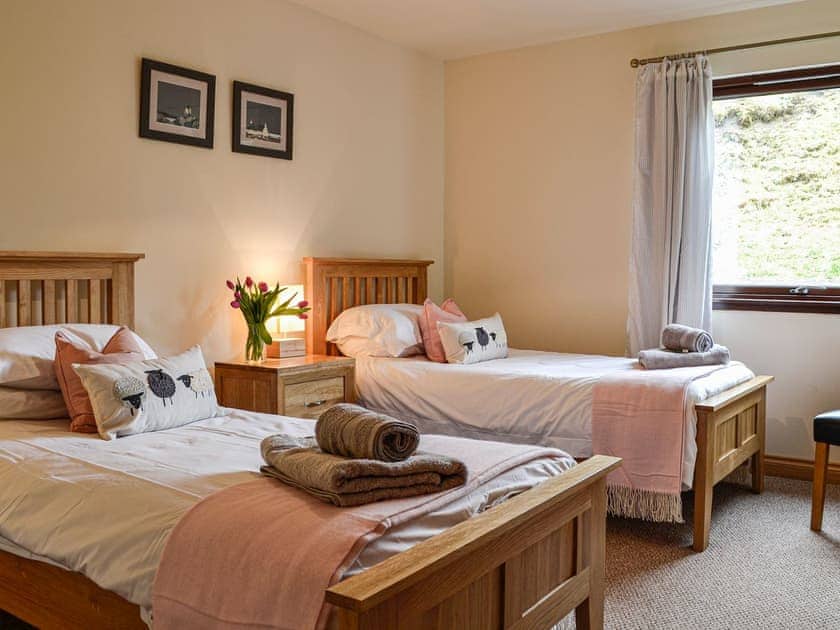 Twin bedroom | 15 Glengoulandie Lodge, Glengoulandie, near Aberfeldy
