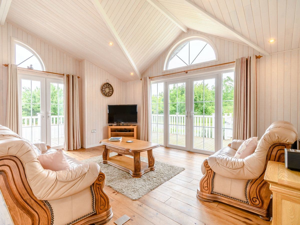 Acacia Lodge - Holiday lodge in Central England - Image 5