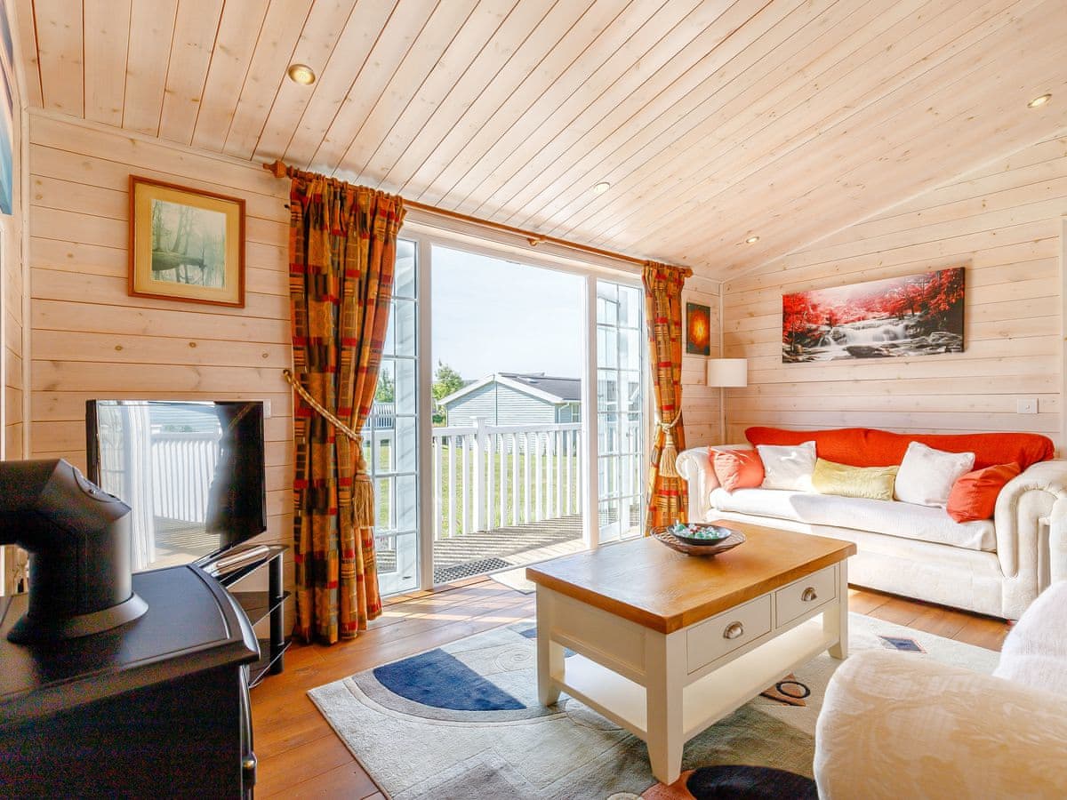 Chestnut Lodge - Holiday lodge in Central England - Image 2