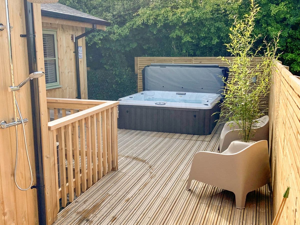 Meadowside Lodges- Hobby Lodge - Holiday lodge in South West England - Image 2