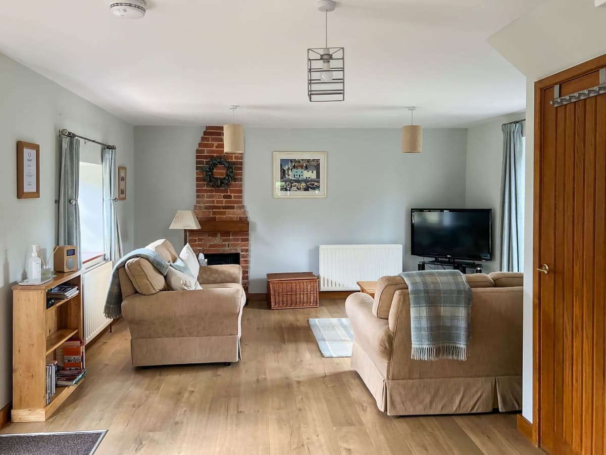 The Lodge - Holiday Lodge in Southern England - Image 2