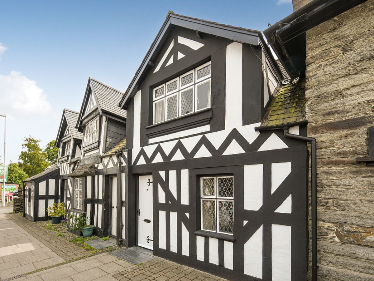 Bwthyn Llys (Machynlleth Old Court House) near Pumlumon Fawr