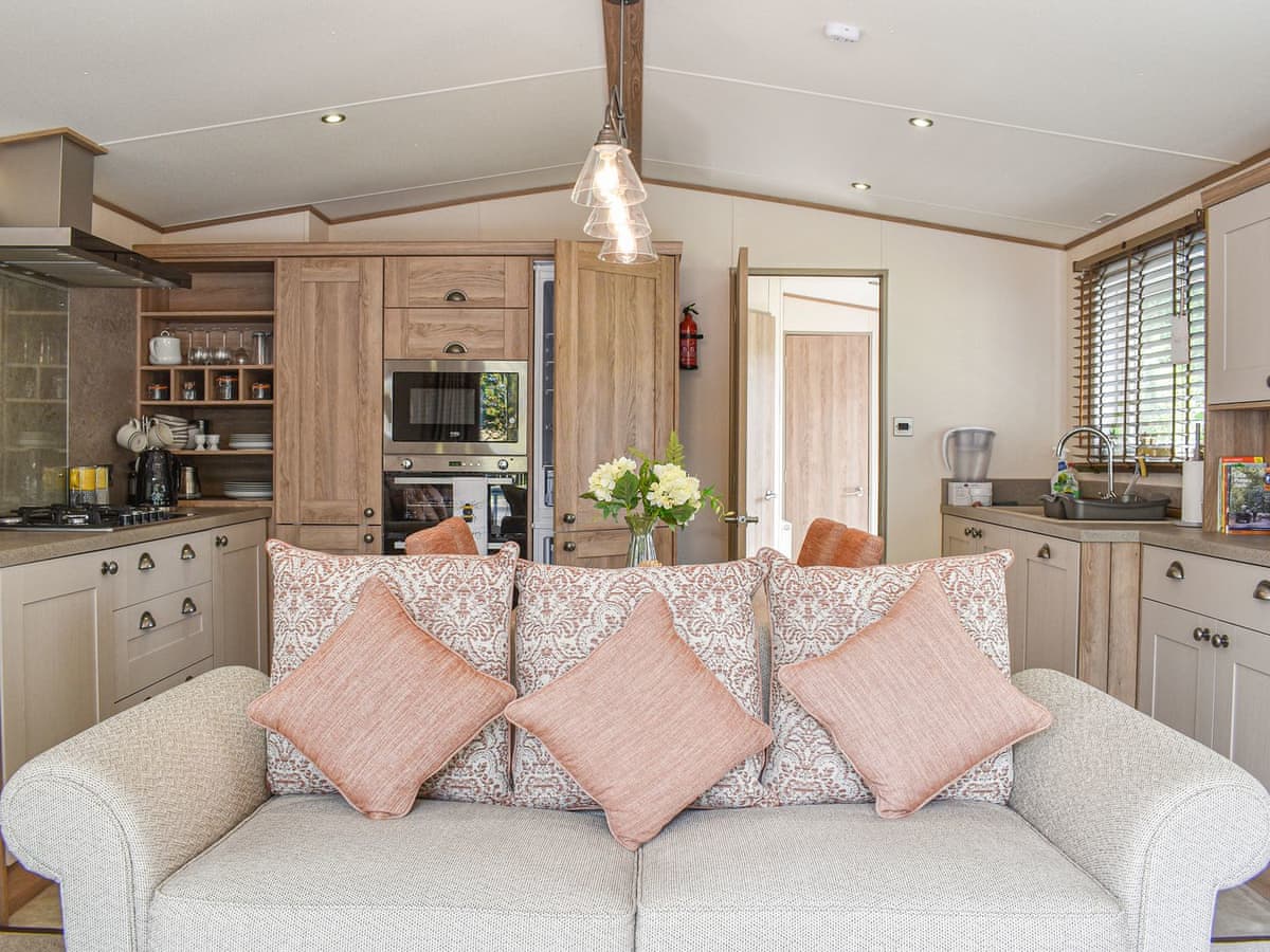 Deer Glade Lodge - Holiday Lodge in Southern England - Image 4