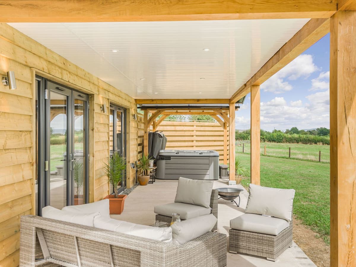 Oak Tree Lodge - Holiday lodge in Central England - Image 2