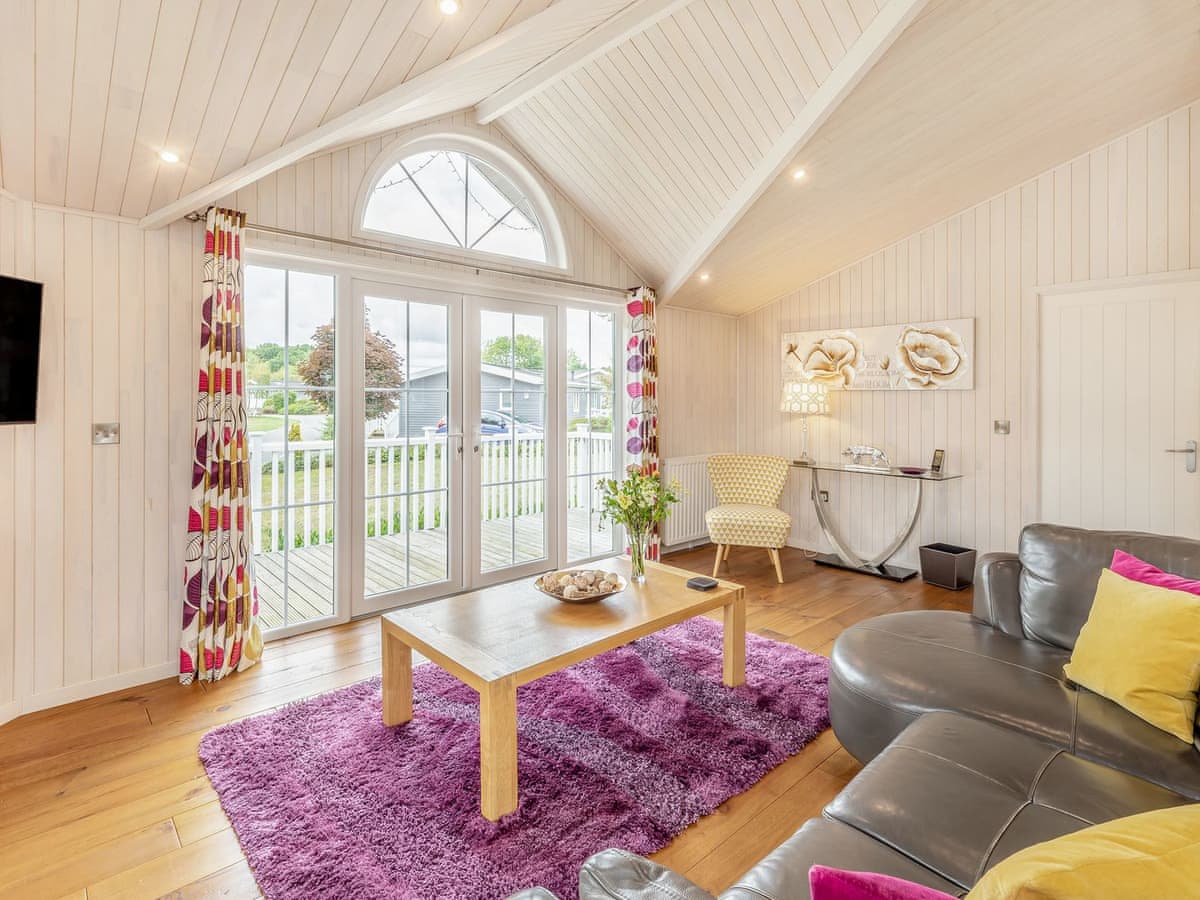 Bay Tree Lodge - Holiday Lodge in Central England - Image 4