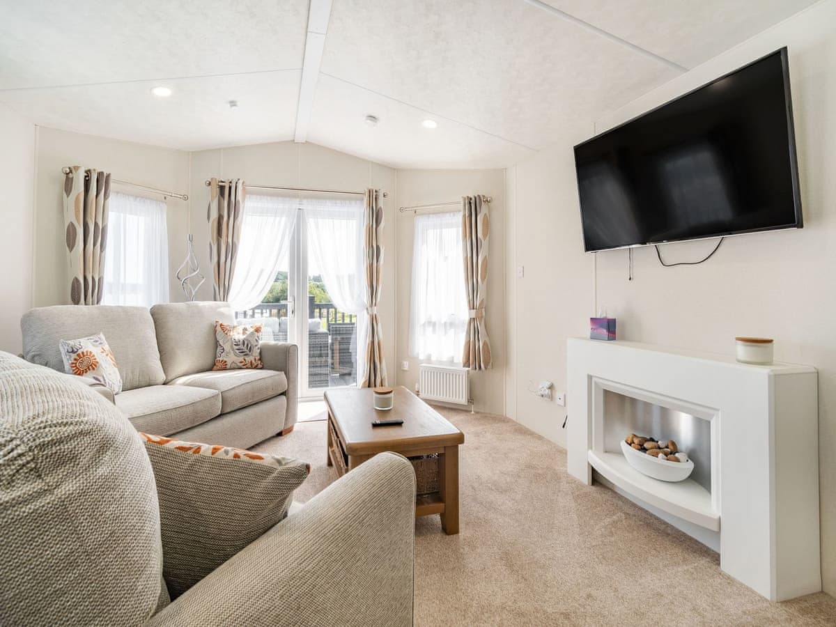 Lady Edith's Duo - Red Wood Lodge - Holiday lodge in Yorkshire - Image 3
