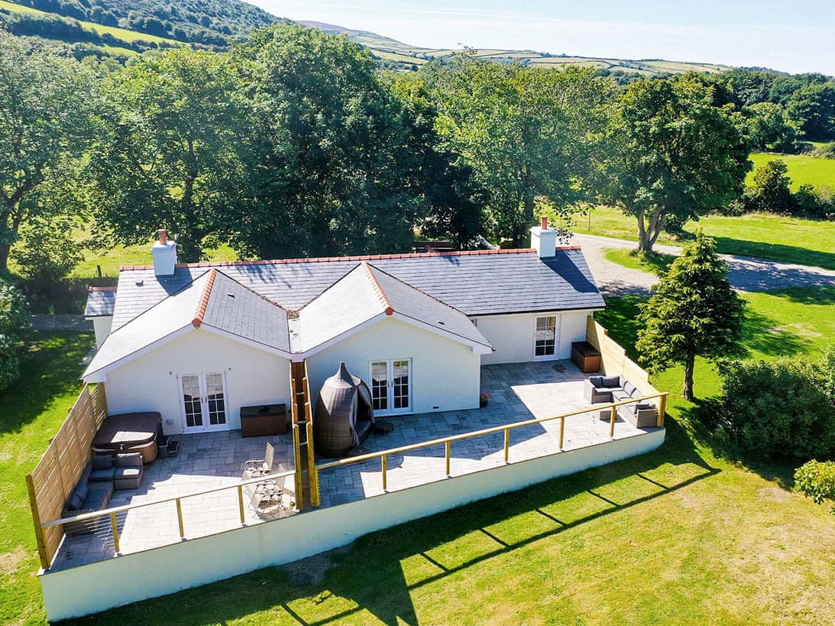 Ballavolley Cottages - Bumblebee Cottage