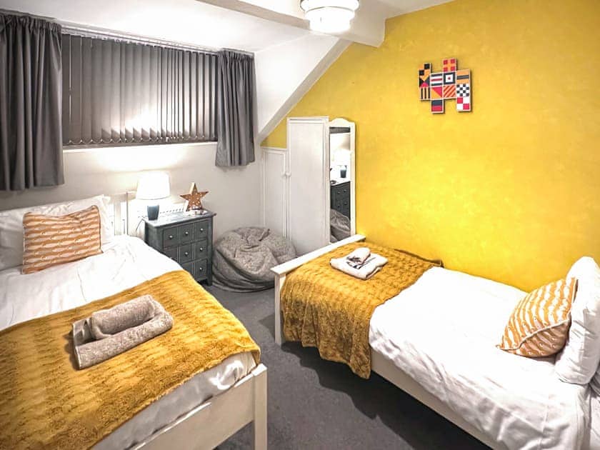 Twin bedroom | Number Five, Filey