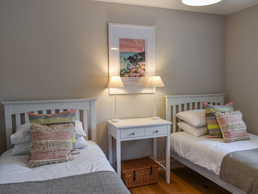 Twin bedroom | Meadowside Lodges- Hobby Lodge - Meadowside Lodges, St Columb, near Padstow