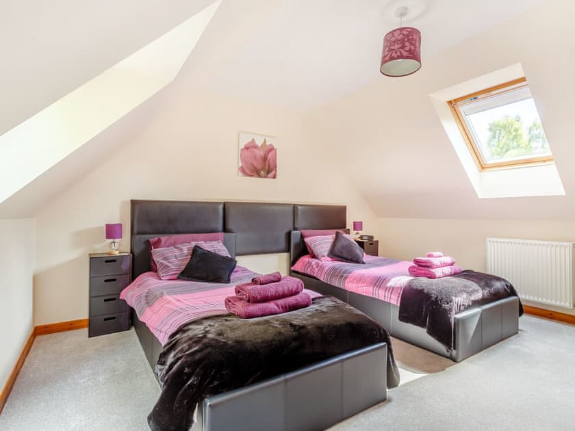 Twin bedroom | Glen View of Enrick House, Balnain near Drumnadrochit
