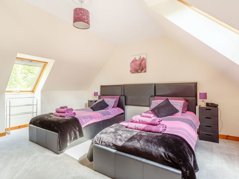 Twin bedroom | Glen View of Enrick House, Balnain near Drumnadrochit