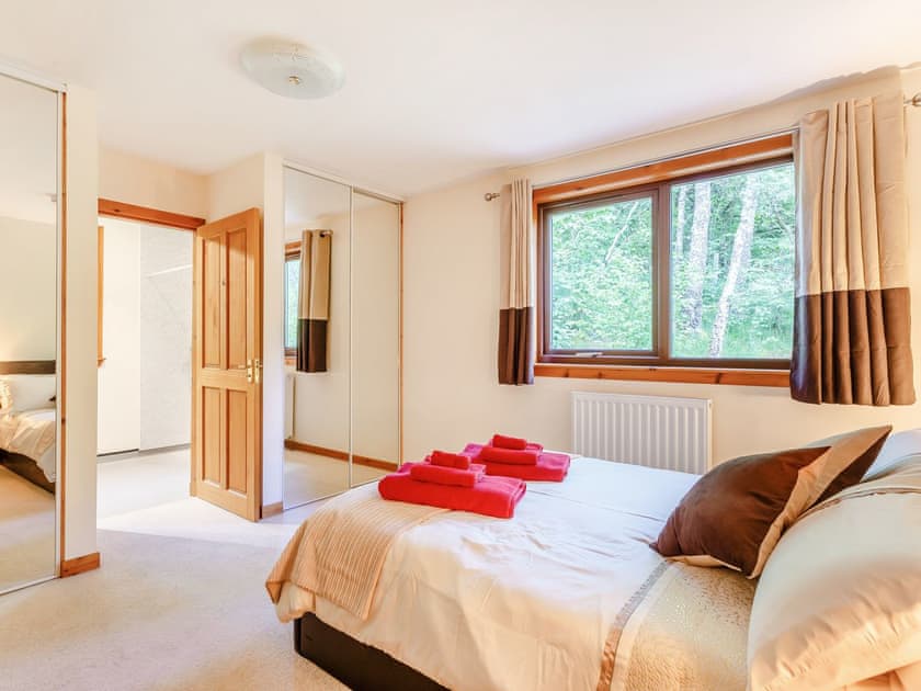 Double bedroom | Glen View of Enrick House, Balnain near Drumnadrochit