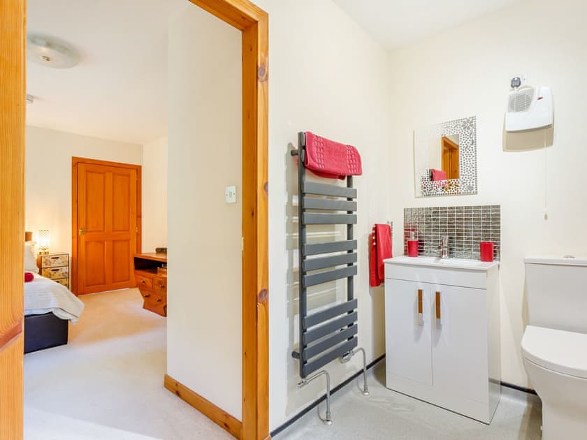 En-suite | Glen View of Enrick House, Balnain near Drumnadrochit
