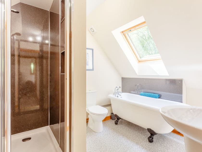 Bathroom | Glen View of Enrick House, Balnain near Drumnadrochit