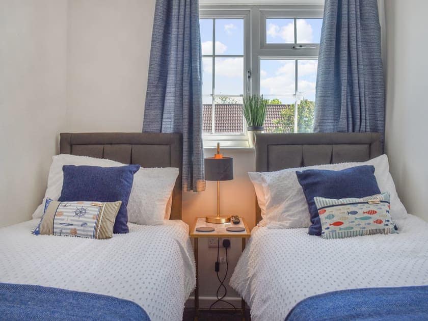 Twin bedroom | Seashell House, Burnham-on-Sea