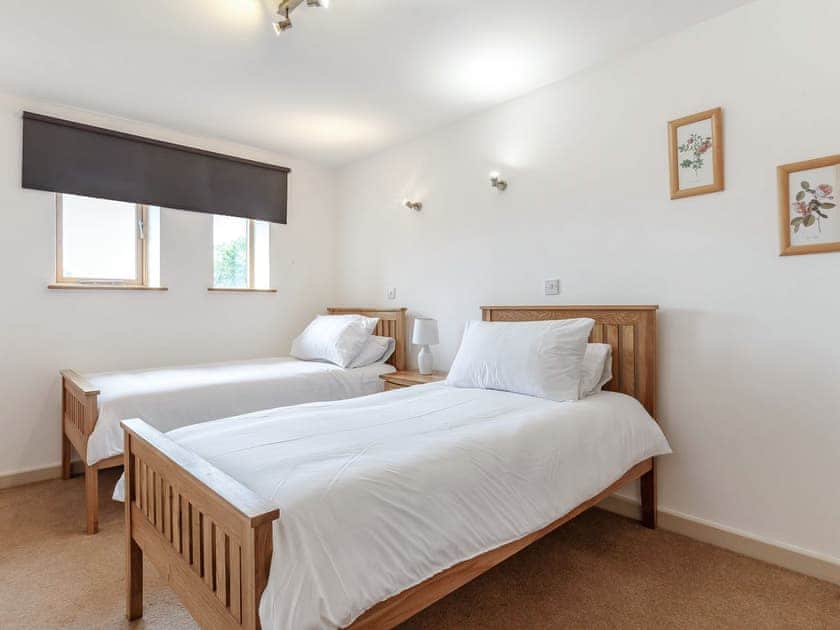 Twin bedroom | Buzzard, Dartmouth