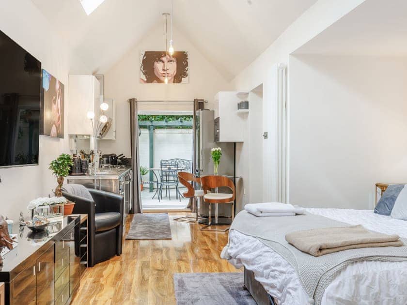 Open plan living space | The Annex at End House Cottage, Wandsworth