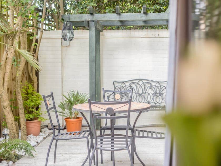 Terrace | The Annex at End House Cottage, Wandsworth