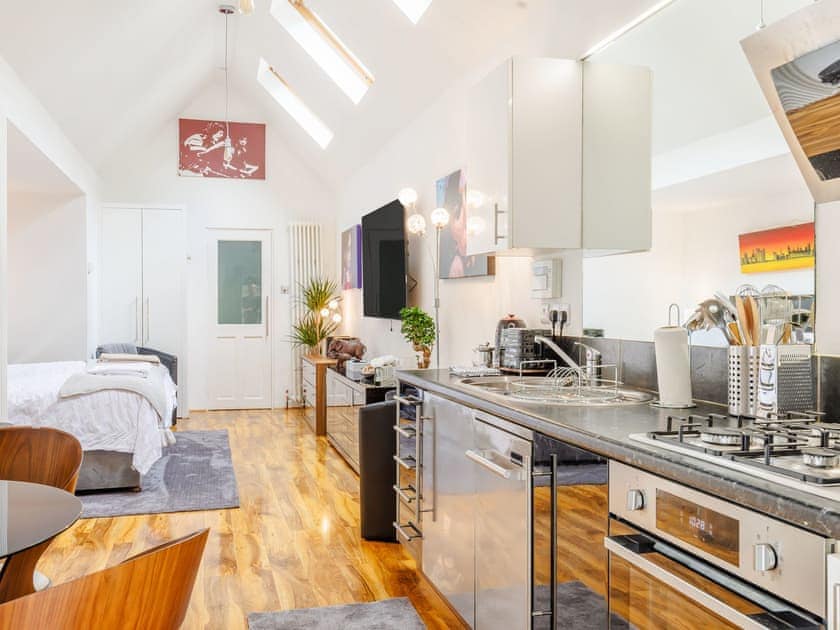 Open plan living space | The Annex at End House Cottage, Wandsworth