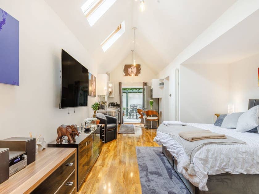 Open plan living space | The Annex at End House Cottage, Wandsworth